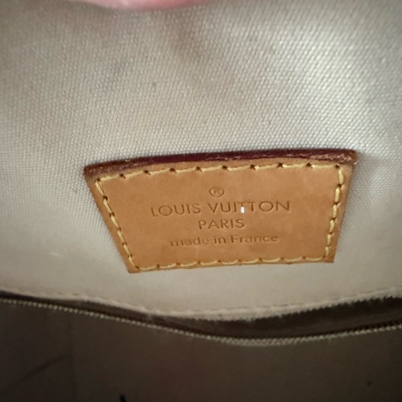 Louis Vuitton Beige Monogram Vernis Lockit PM Bag - Picture 10 of 12